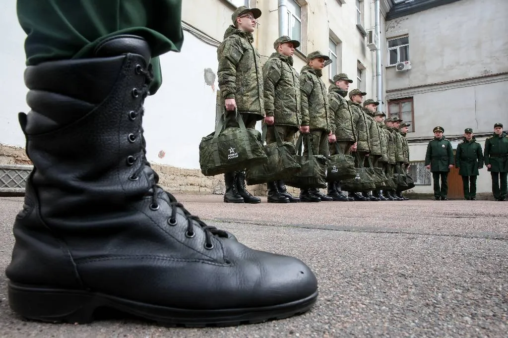 В Госдуму внесён законопроект о возможности призыва в армию круглый год