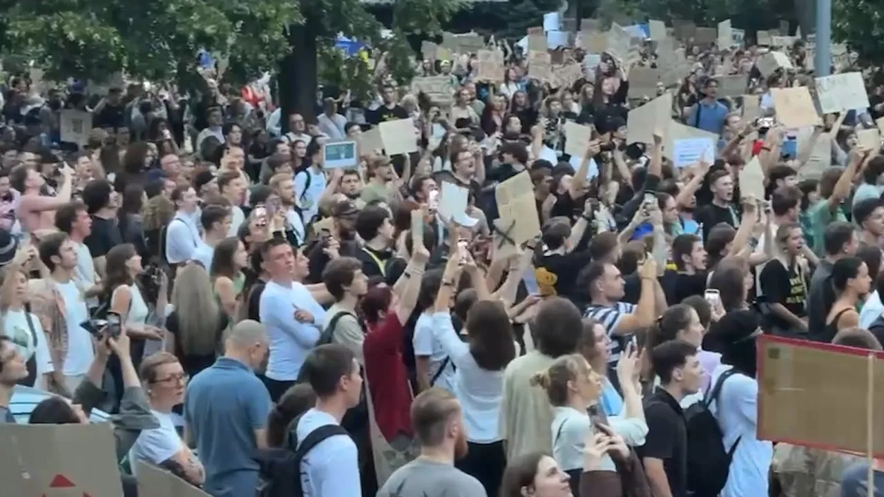 «Ганьба!» Украинские города охватили протесты из-за скандального закона Зеленского