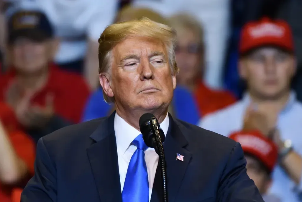 В Белом доме рассказали о планах Трампа наказать создателей теории заговора о вмешательстве РФ