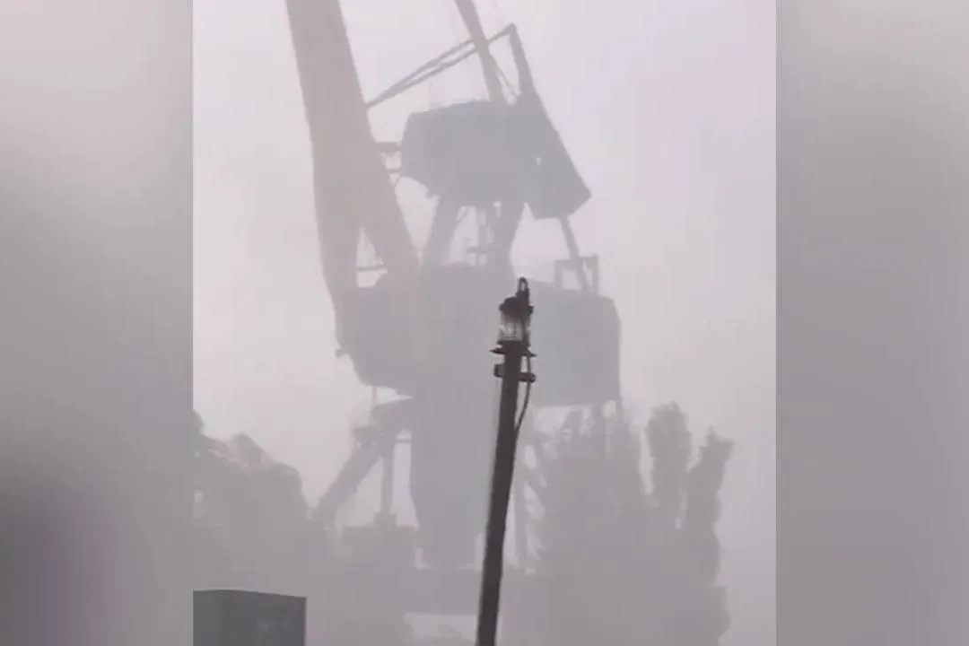 Под Волгоградом ураган сорвал башенный кран и обесточил часть города