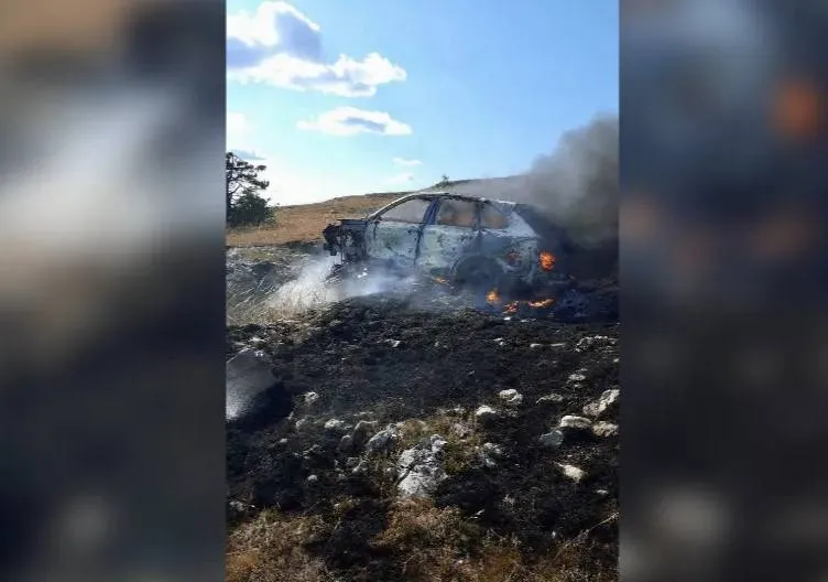 Porsche Cayenne сгорел в заповеднике в Крыму, нанеся сильный вред экологии 