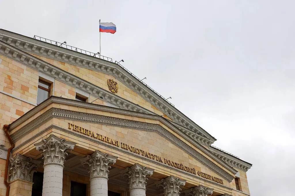 Крыша вспыхнула в здании Генпрокуратуры в центре Москвы