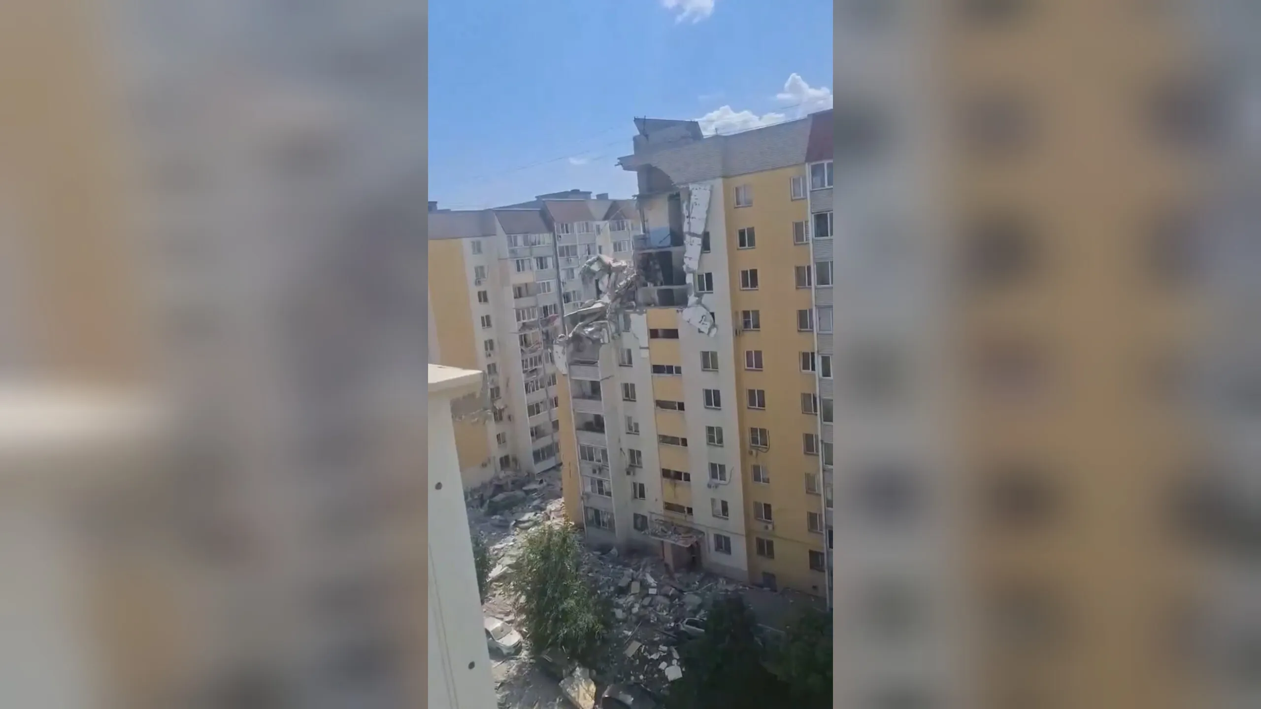 «Рухнуло с первого по десятый этаж»: Очевидица рассказала о взрыве дома в Саратове