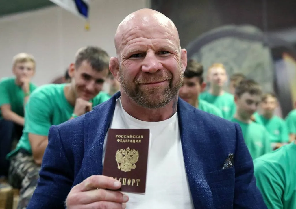 Настоящее предательство: Джефф Монсон осудил спортсменов за отказ от гражданства России