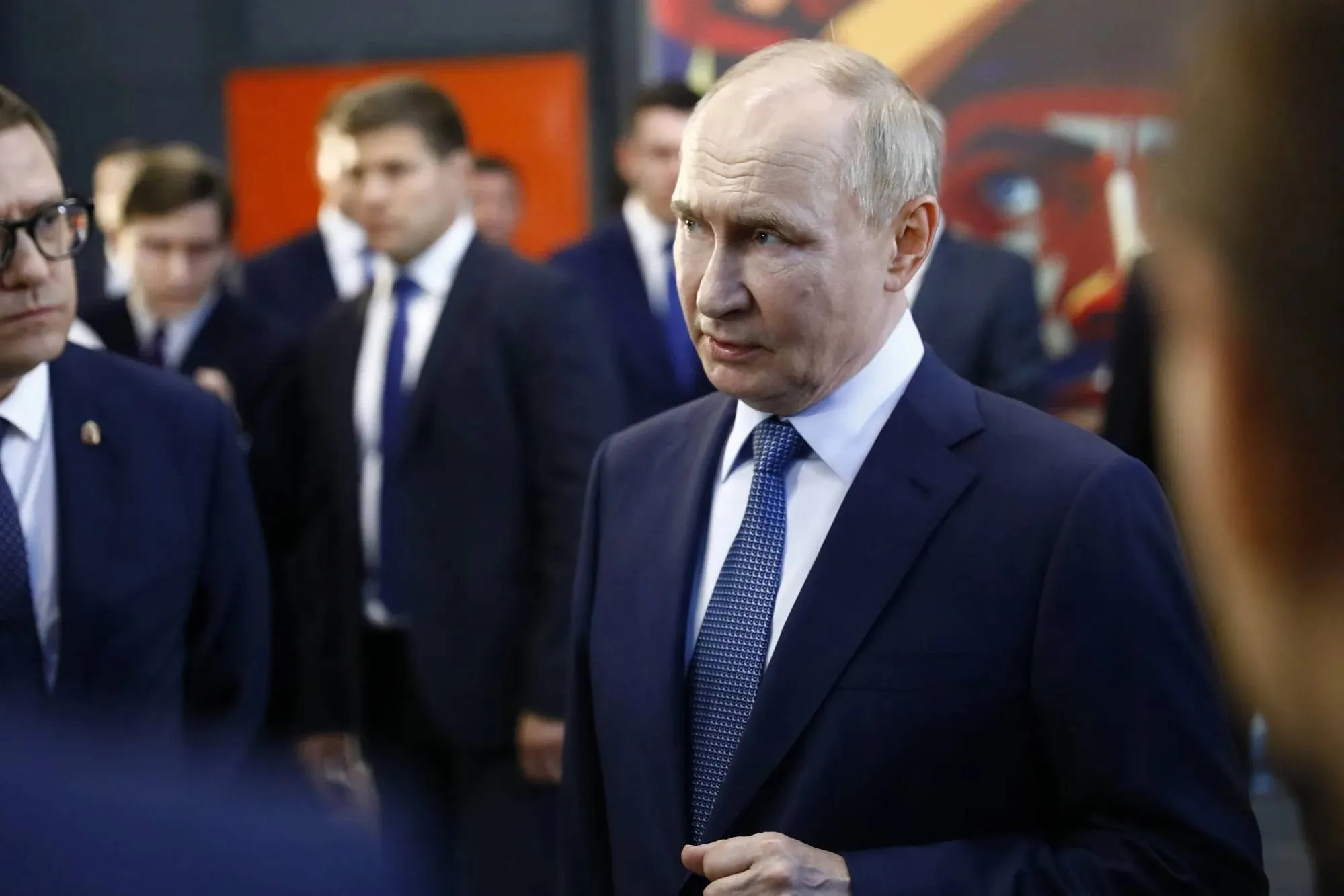 Путин поблагодарил моряков и поздравил с Днём Военно-морского флота