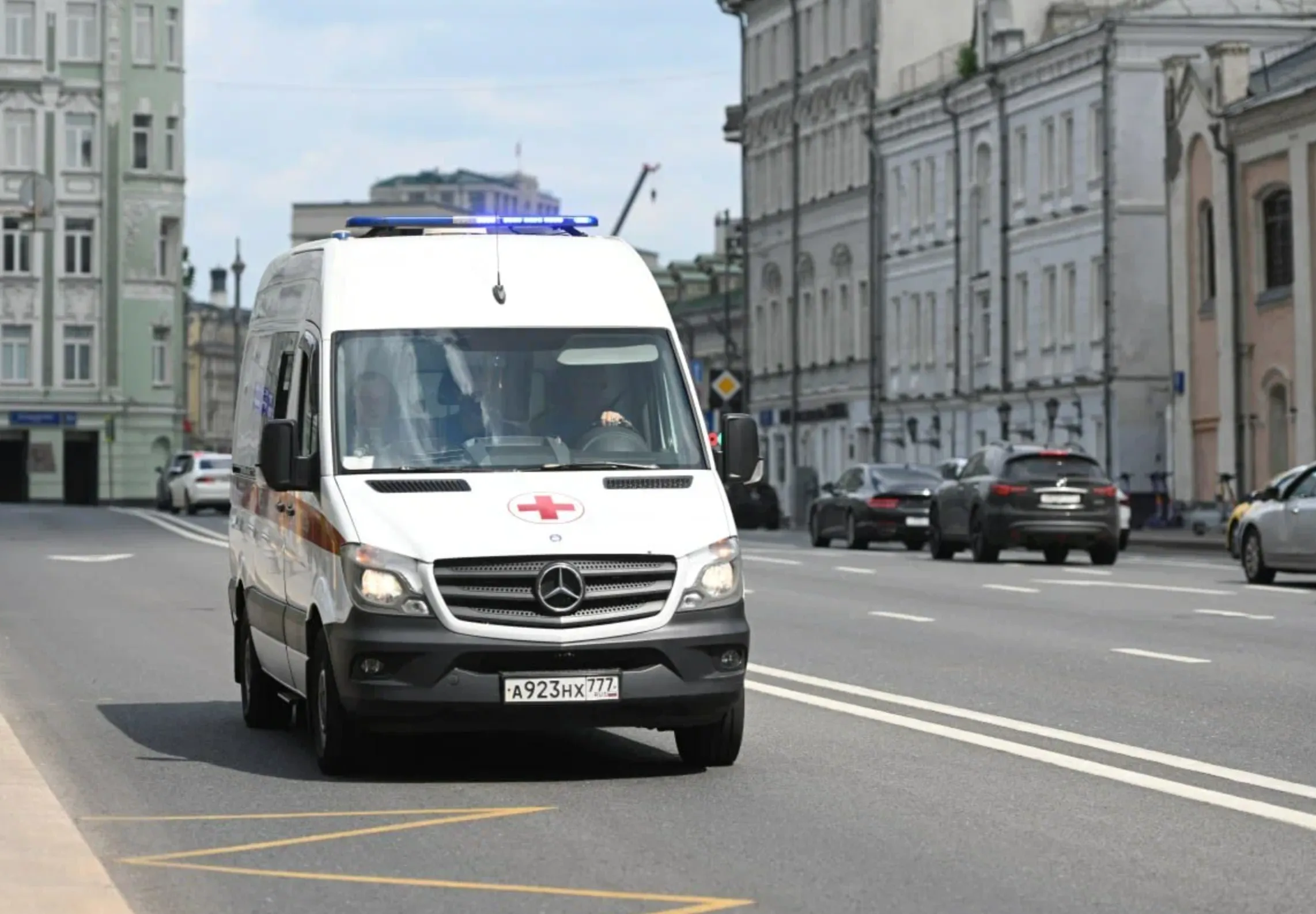 Мужчина избил фельдшера прямо в карете скорой помощи в Петербурге