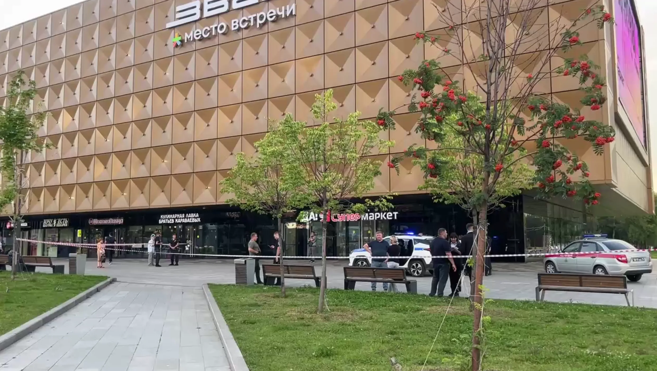 В Москве эвакуирован ТЦ Место встречи Звёздный из-за похожего на СВУ предмета