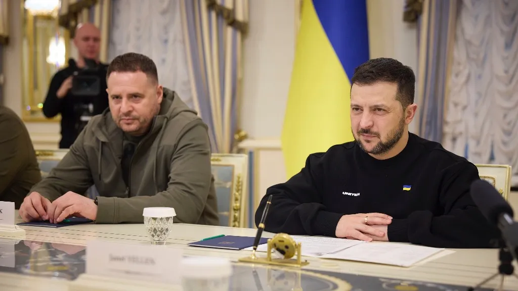 «Настоящая мелодрама»: Раскрыты планы Зеленского уволить Ермака, несмотря на «тесные» отношения
