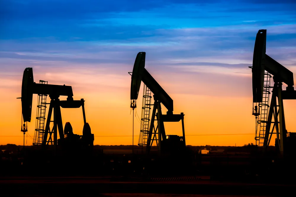 Сентябрьский фьючерс нефти Brent поднялся выше отметки в 73 доллара