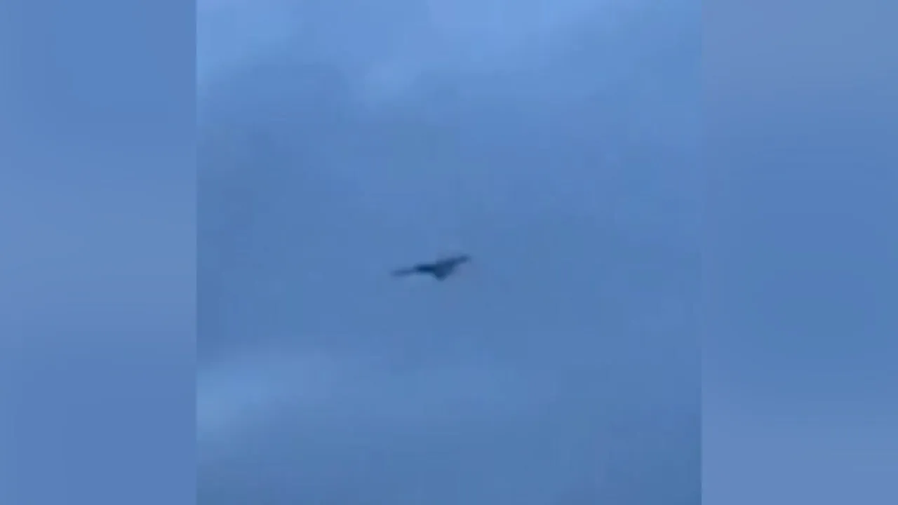 Появилось видео с пролётом украинского беспилотника в Липецкой области