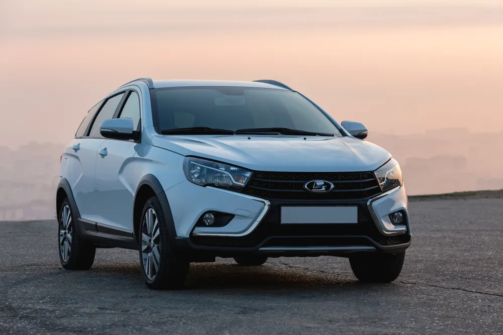 «Чтобы быть успешными»: АвтоВАЗ объяснил, почему Lada в Белоруссии дешевле, чем в РФ