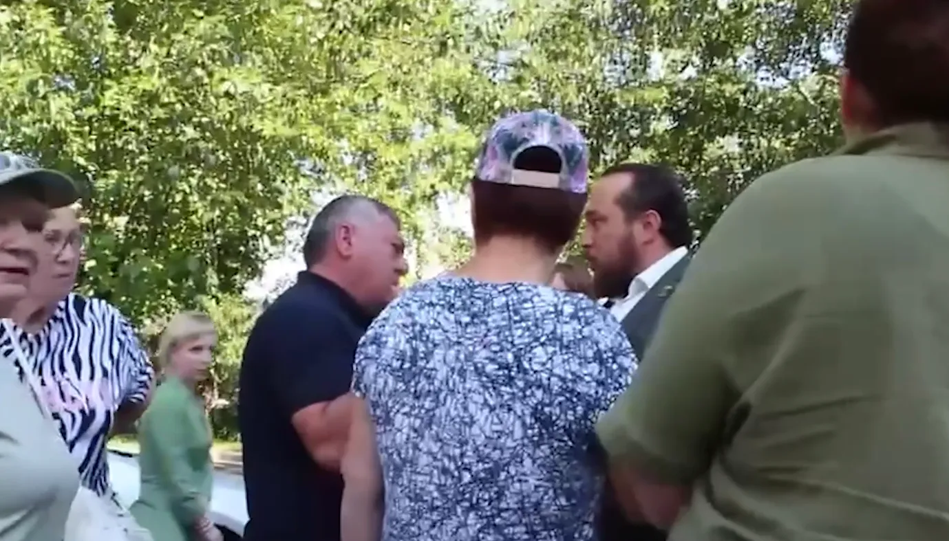 «Я тебе сейчас голову сниму!» Спикер гордумы Томска пригрозил мужчине, швырнувшему пенсионерку