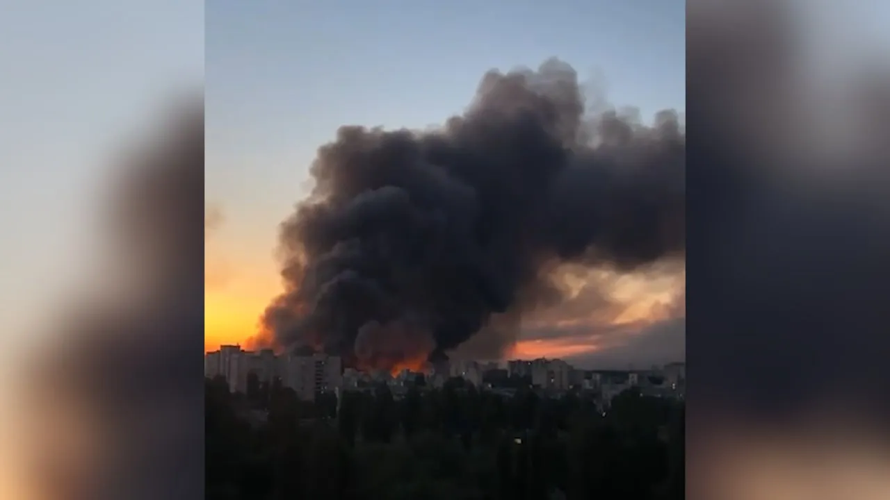 Окутанный дымом Киев после массированного удара ВС РФ сняли на видео