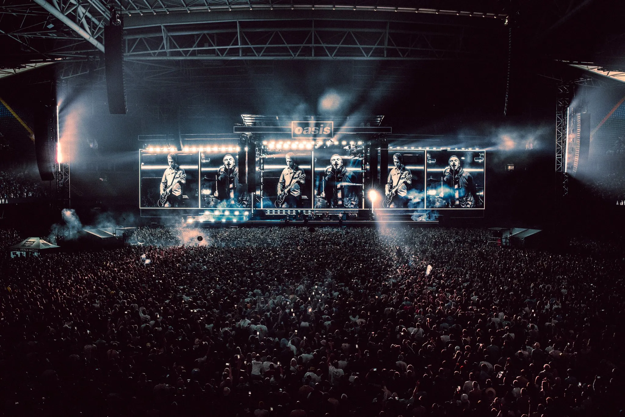 Рок-группа Oasis провела первый за 16 лет концерт после воссоединения