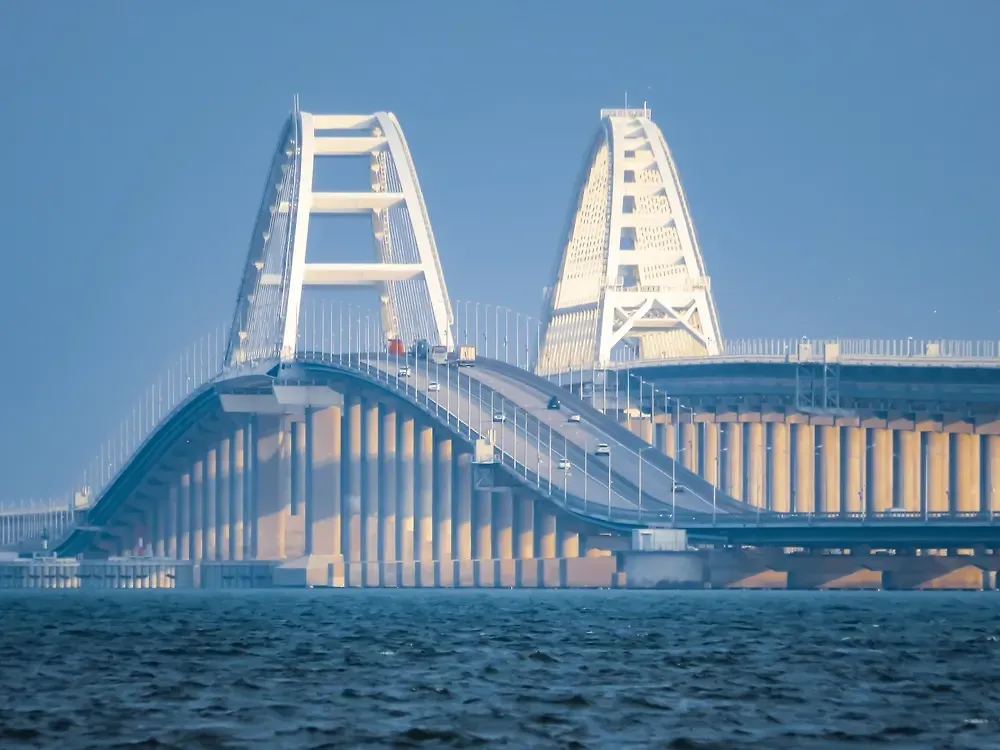 Крымский мост временно закрыли для проезда