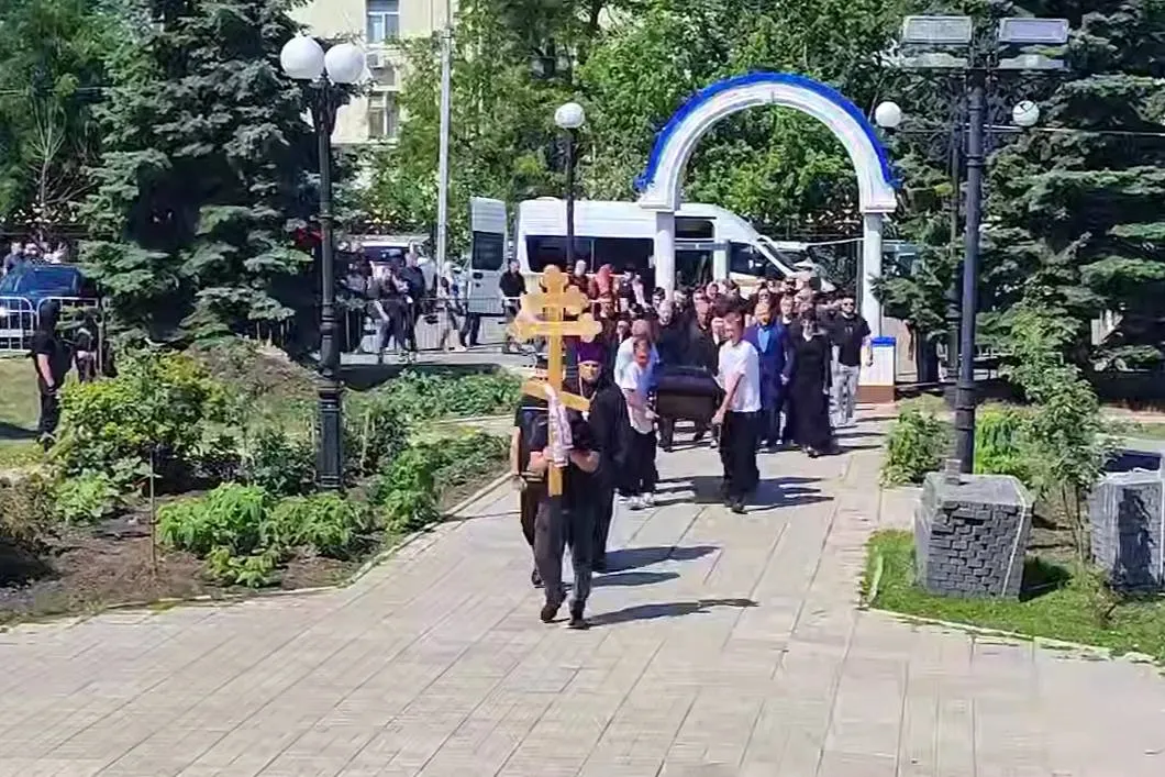 В Луганске простились с подорванным террористкой экс-мэром Пилавовым