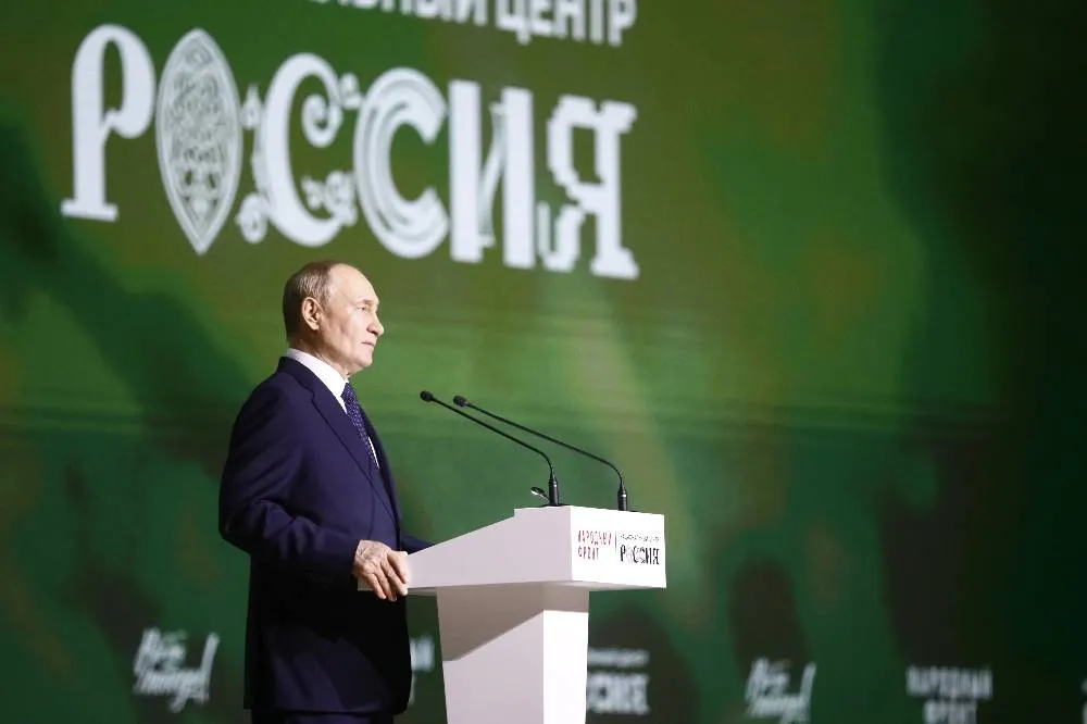 Путин назвал единство россиян колоссальной и несокрушимой силой