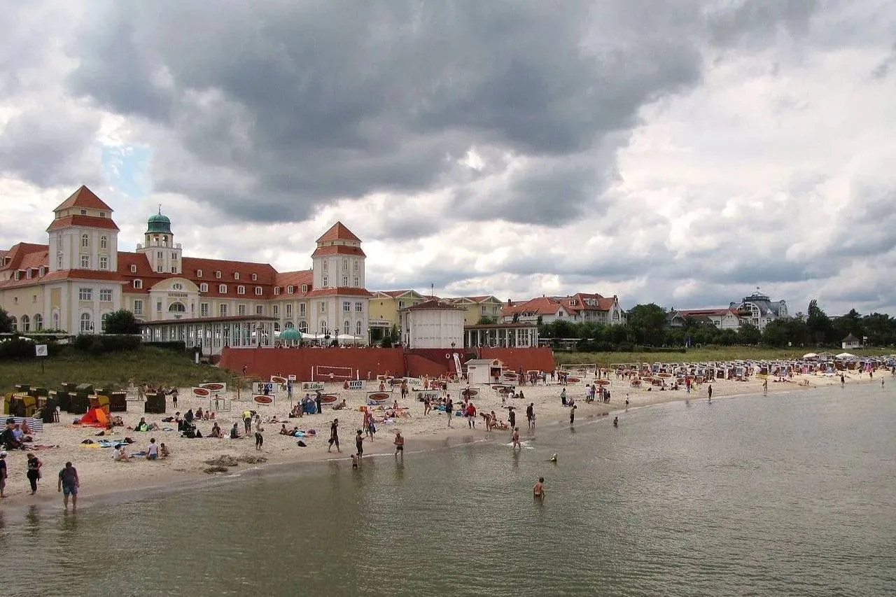 Немецкий курорт оказался в центре скандала из-за фото нацистской эпохи