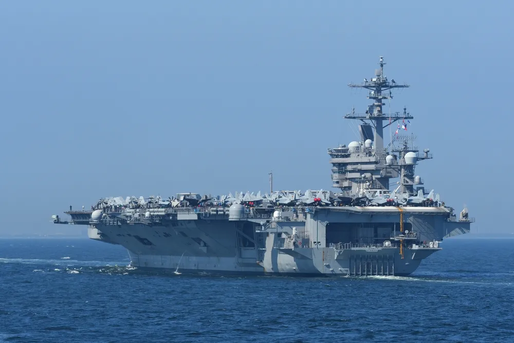 Carl Vinson уходит: США сворачивают авианосную группировку с Ближнего Востока