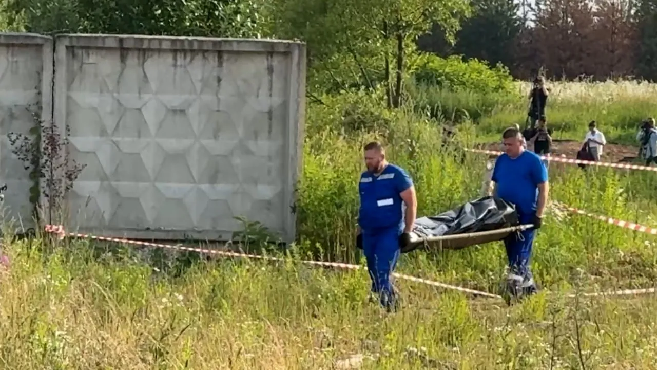Тело Старовойта унесли на носилках с места гибели