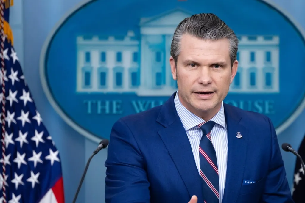 Шеф Пентагона Хегсет приостановил поставки оружия Украине, не уведомив Трампа