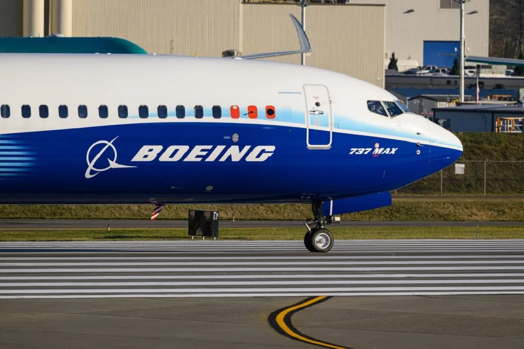 Бортпроводники в США подали в суд на Boeing из-за отрыва двери в полете