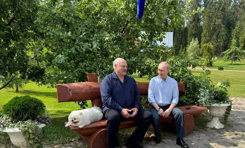 Лукашенко привёз с собой на Валаам к Путину сына Николая и пса Умку