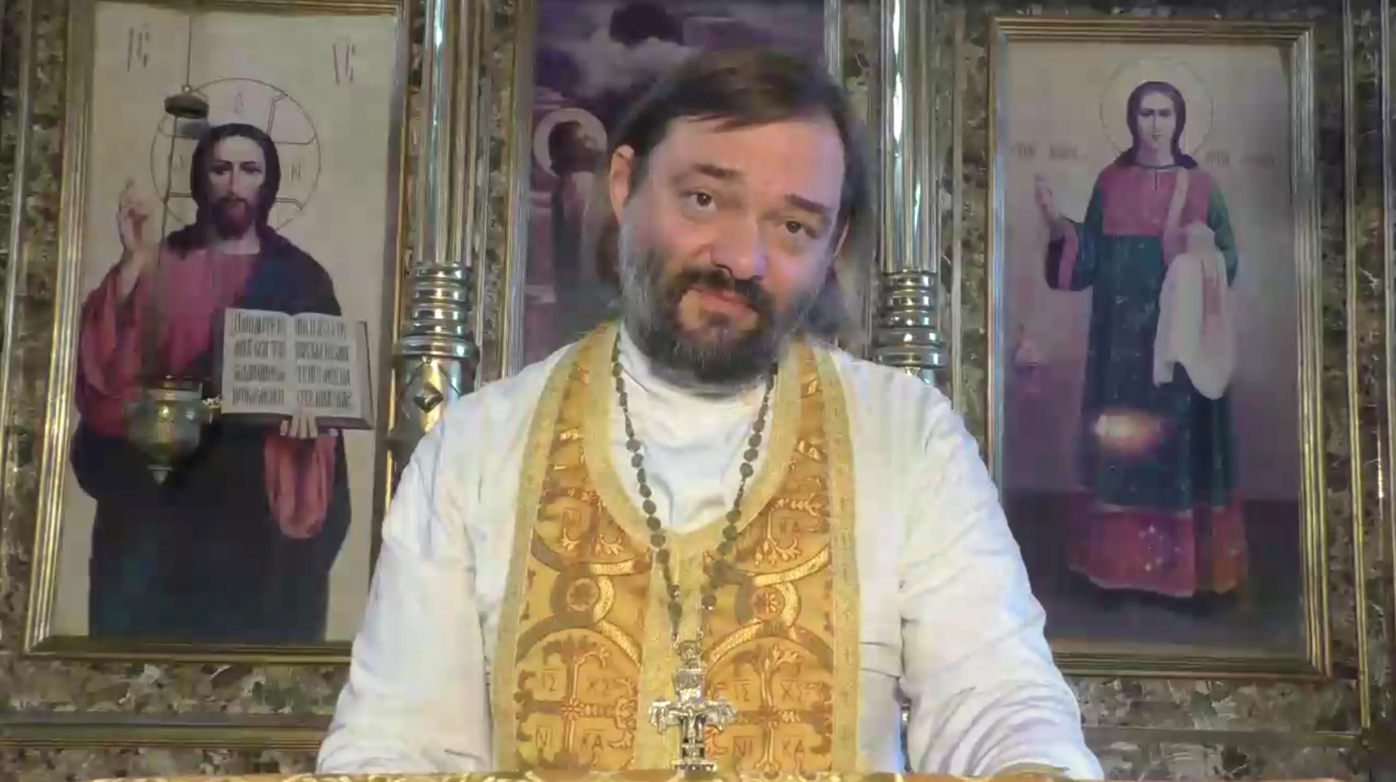«Жена должна подчиняться»: Священник взорвал соцсети, обвинив женщин в пьянстве мужей