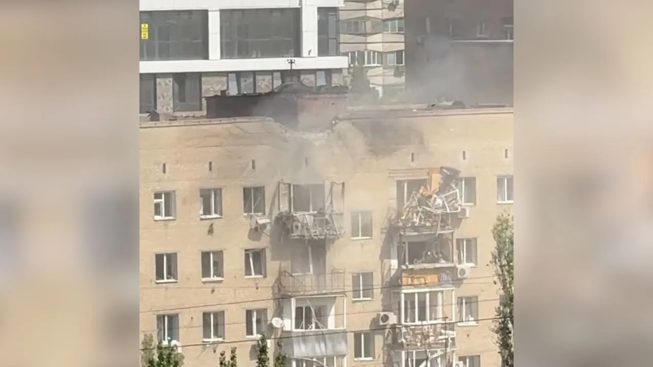 Пять человек пострадали при атаке дрона в Ростове-на-Дону, повреждено 10 квартир