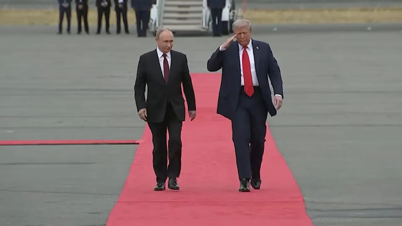 Трамп отдал честь после рукопожатия с Путиным на Аляске