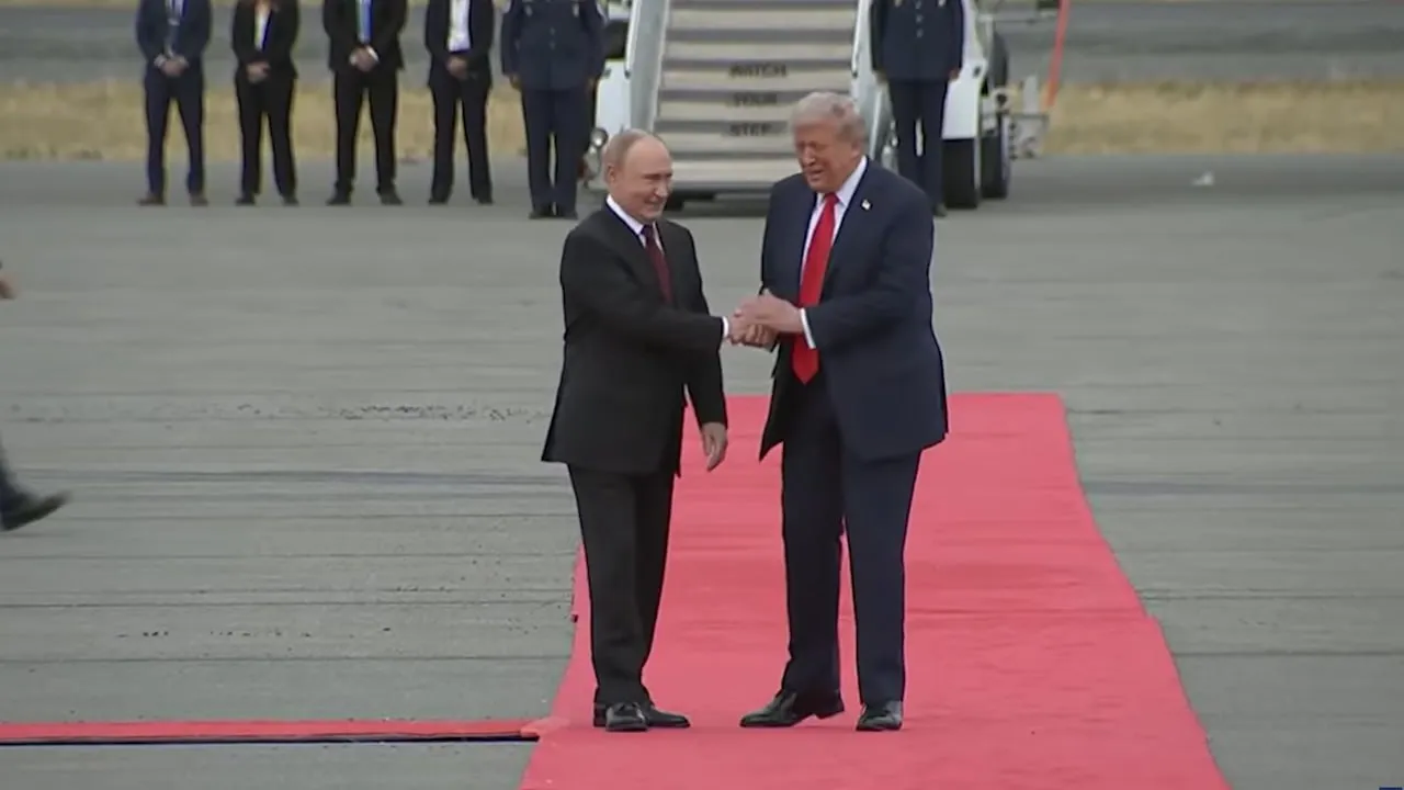 Саммит Путина и Трампа лидирует во вкладке Популярно в соцсети Х