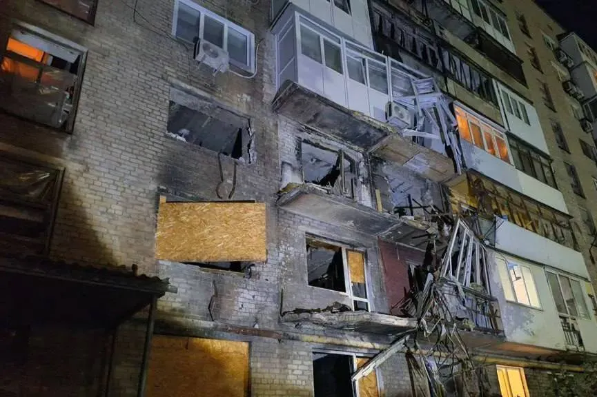 Молодую девушку спасли из-под завалов обстрелянного ВСУ дома в Донецке