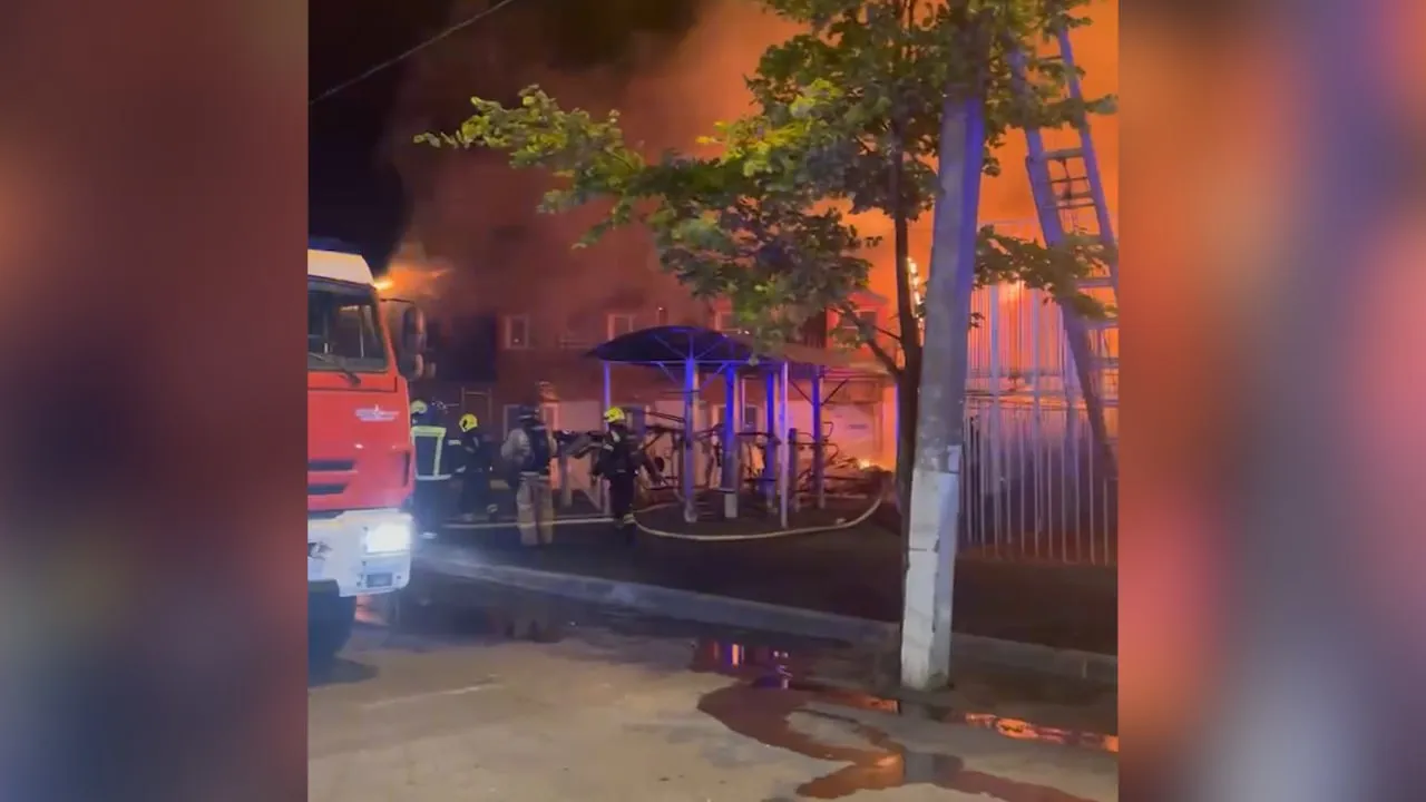 В Новой Москве загорелись неэксплуатируемое строение и склад 