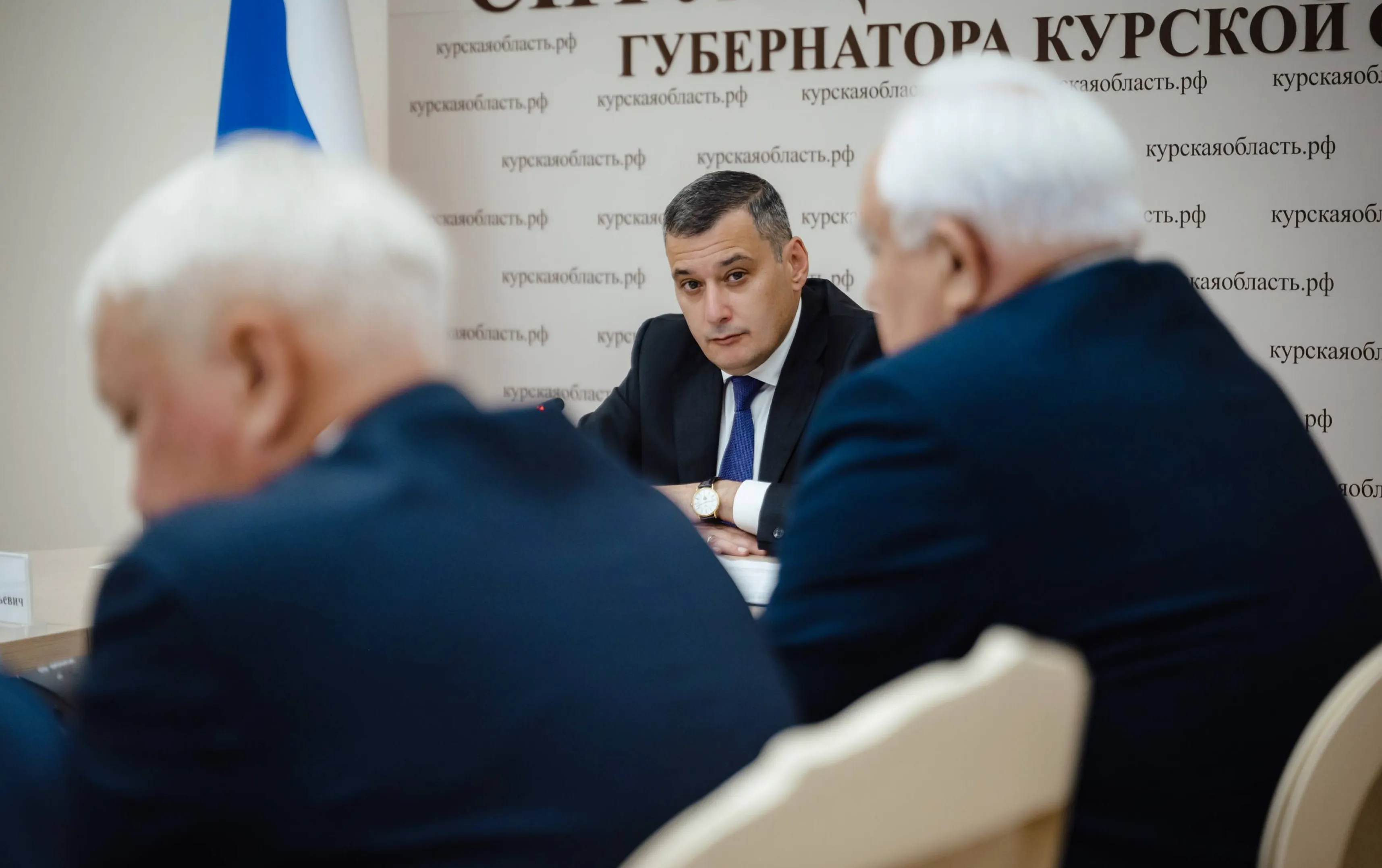 Хинштейн пригрозил «вырвать руки» курским подрядчикам за кривые окна