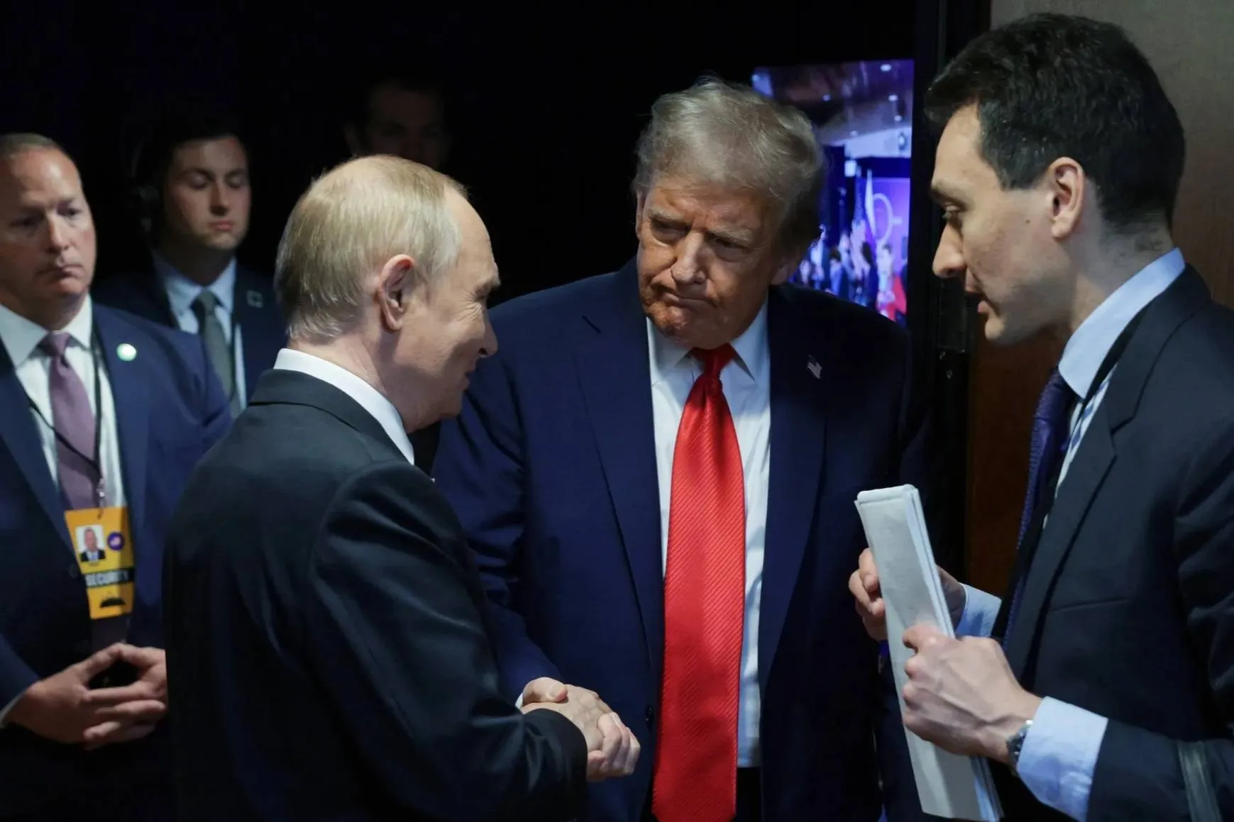 Ушаков: Путин и Трамп выступают за продолжение прямых переговоров РФ и Украины