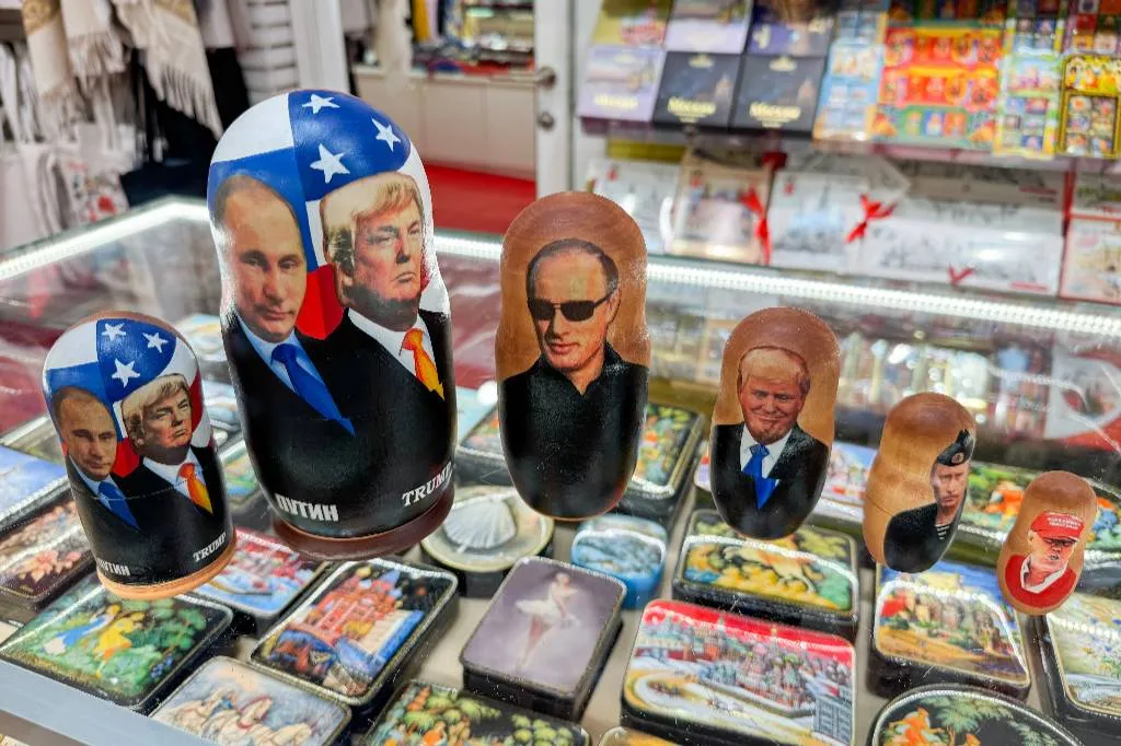 В России могут начать продавать алкоголь и игрушки под брендом «Встреча на Аляске»