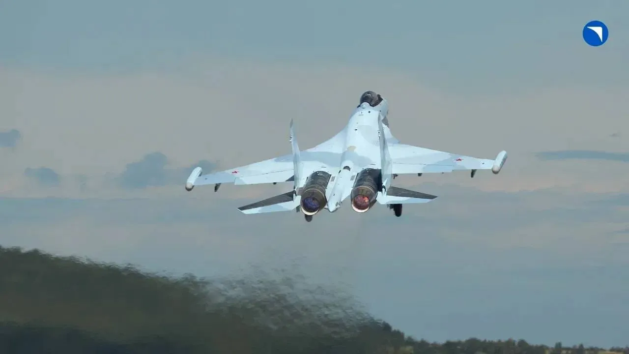 Российским асам передали новую партию истребителей Су-35С
