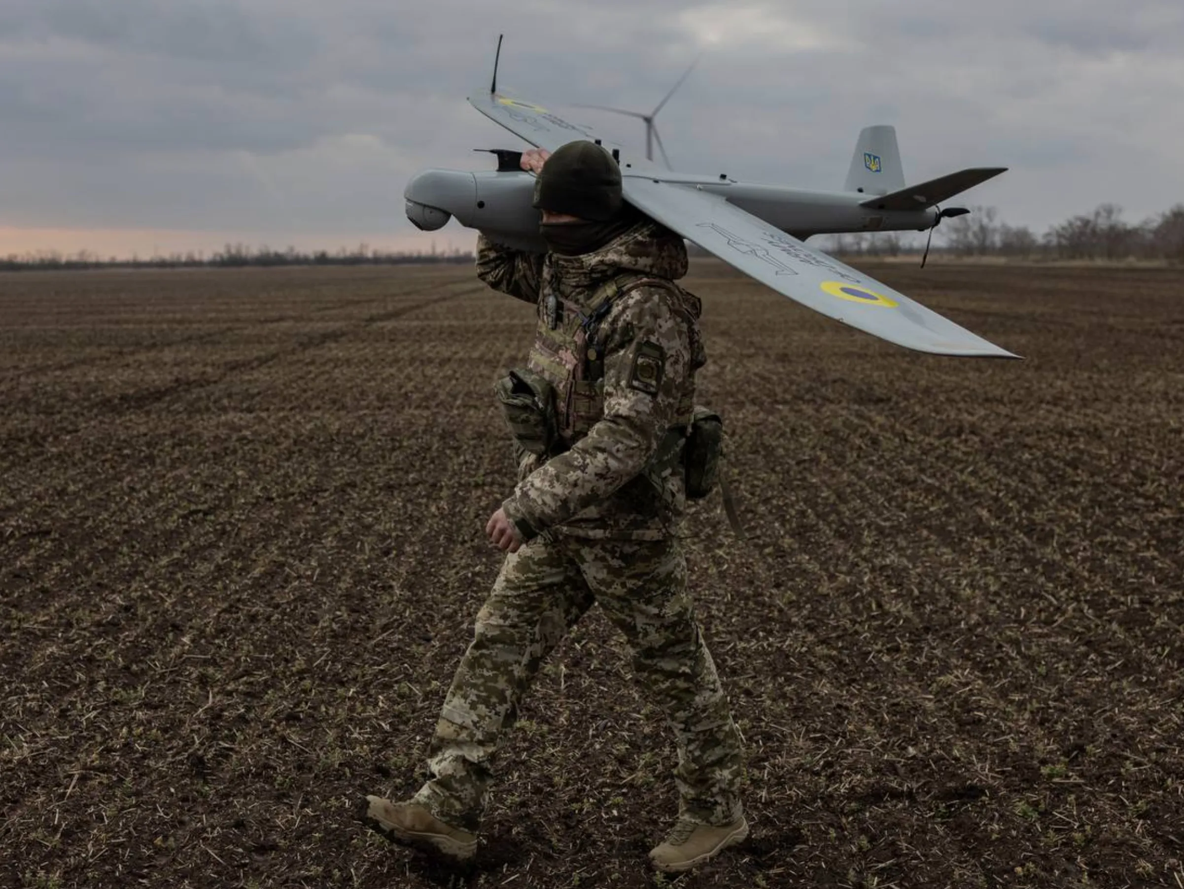 Российские военные захватили в плен сразу 9 украинских дроноводов