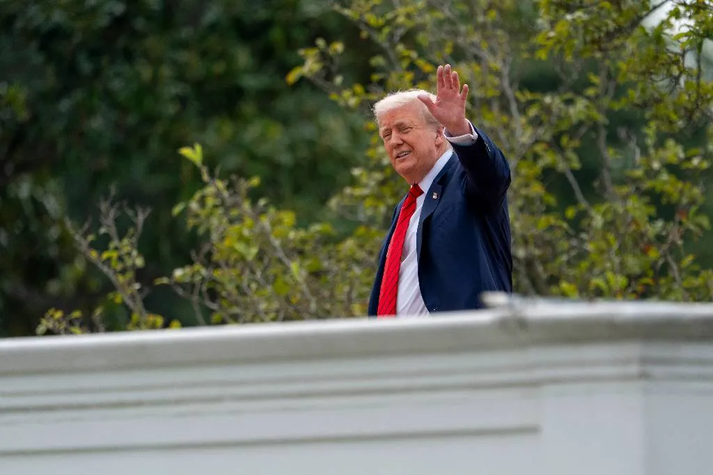 Трамп пообщался с журналистами с крыши Белого дома и отмочил «ядерную» шутку