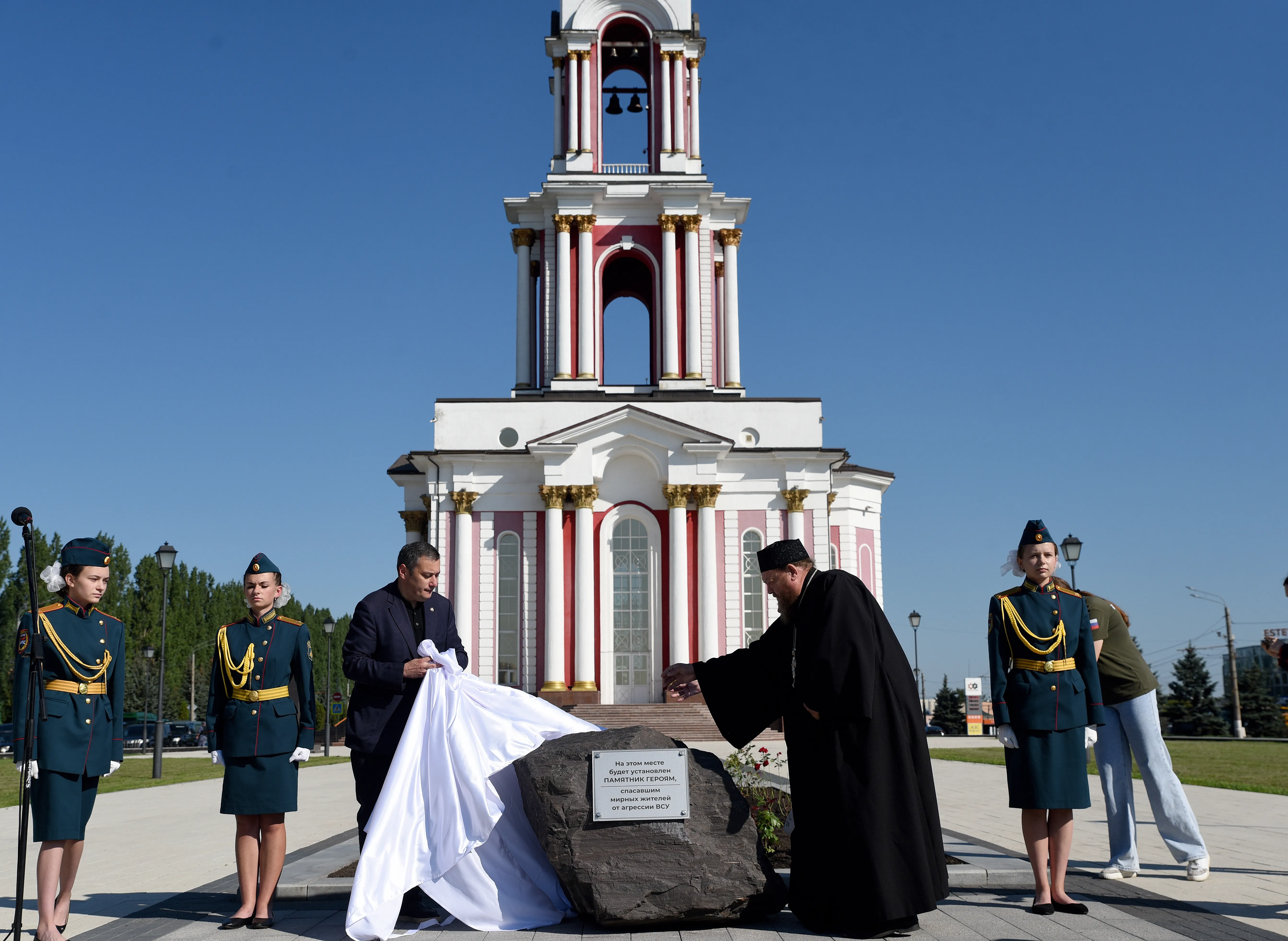 В Курске заложили камень для мемориала героям, спасавших людей при вторжении ВСУ