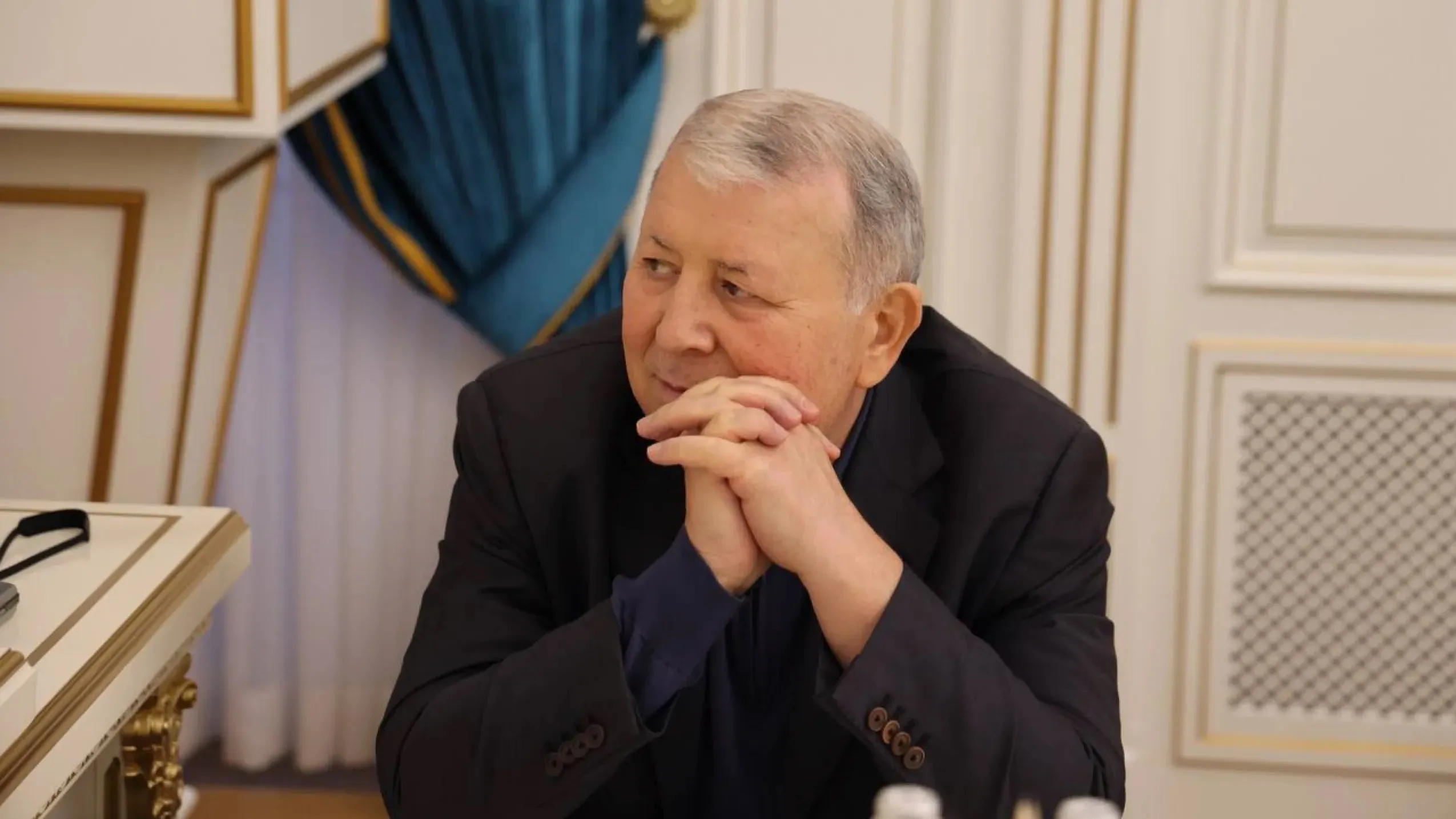 Мешки денег, оружие, драгоценности: ФСБ перечислила изъятое у экс-госсекретаря Дагестана имущество