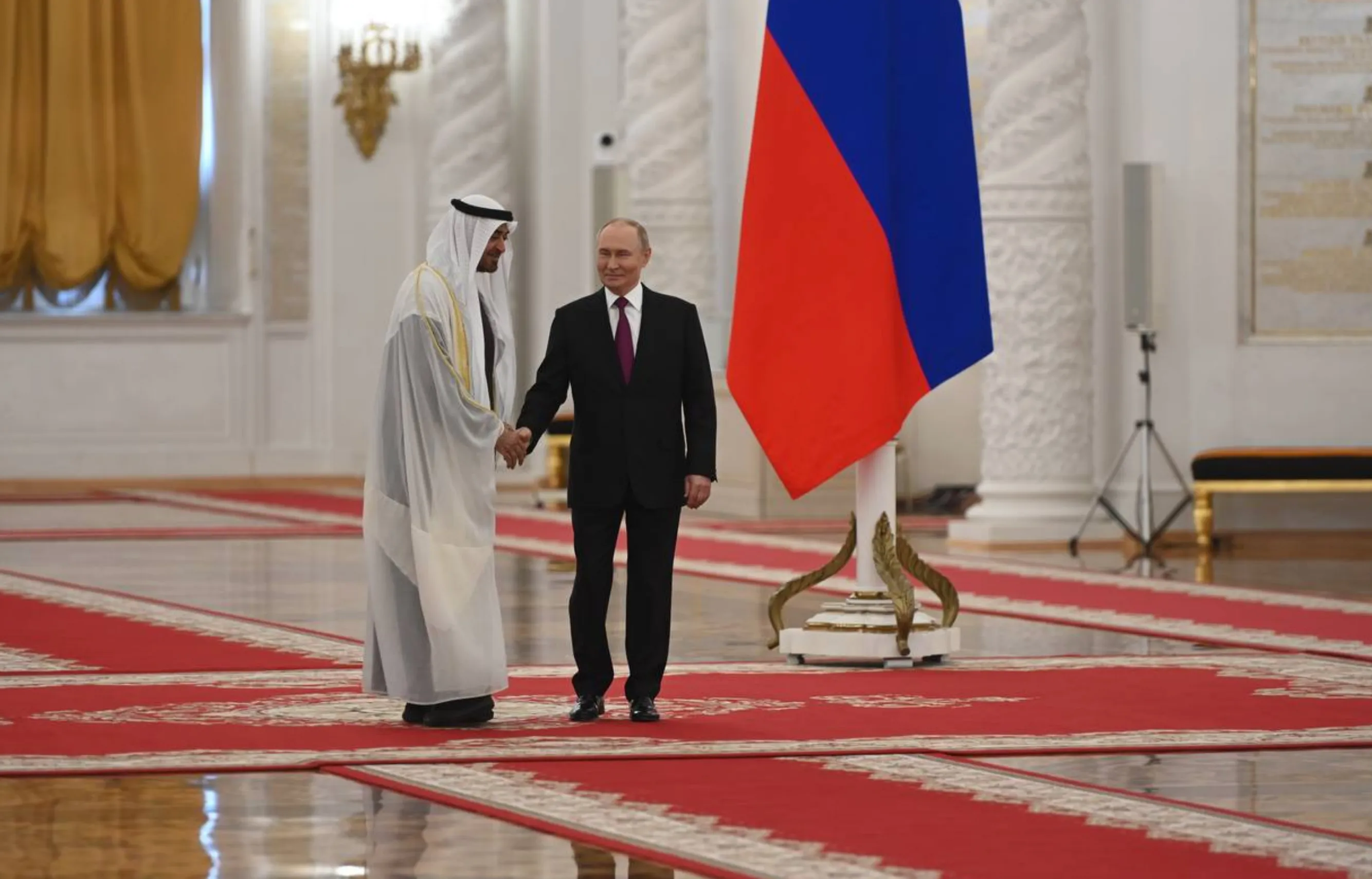В Кремле начались переговоры Путина и президента ОАЭ Аль Нахайяна