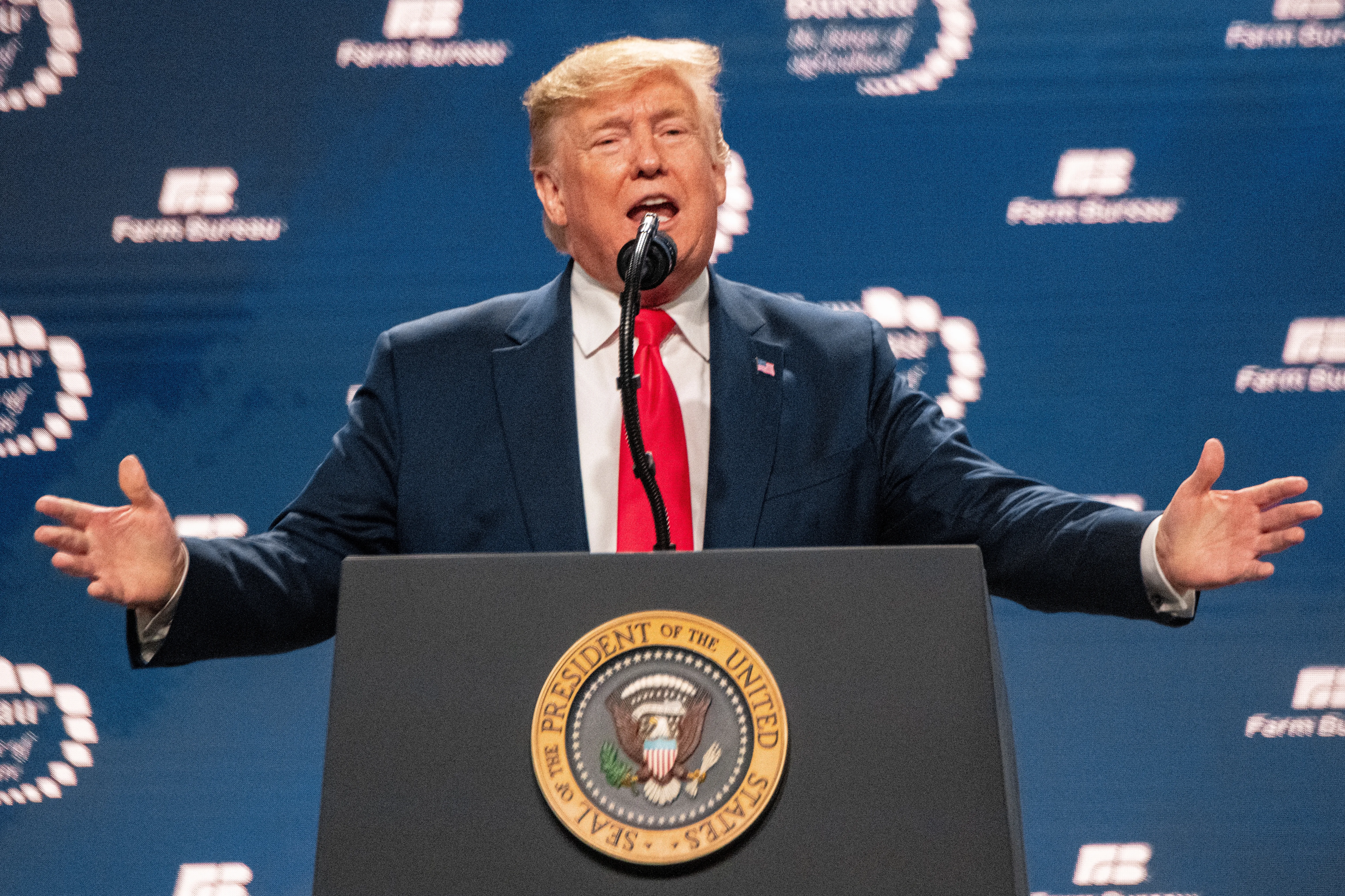 Трамп потребовал отставки главы Intel из-за связей с Китаем
