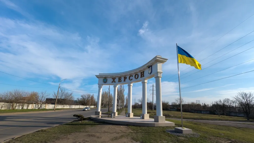 Власти Украины массово эвакуируют людей из микрорайона Корабел в Херсоне