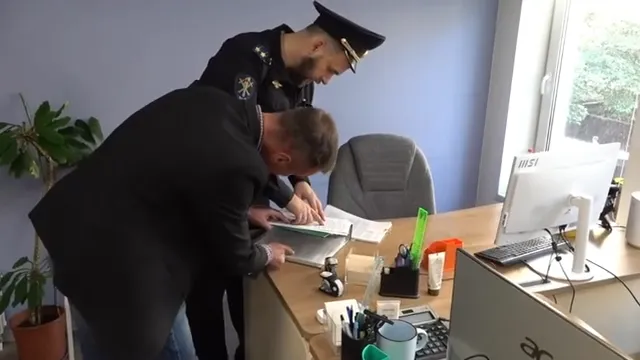 В Петербурге провели более 60 обысков по крупному делу о легализации мигрантов