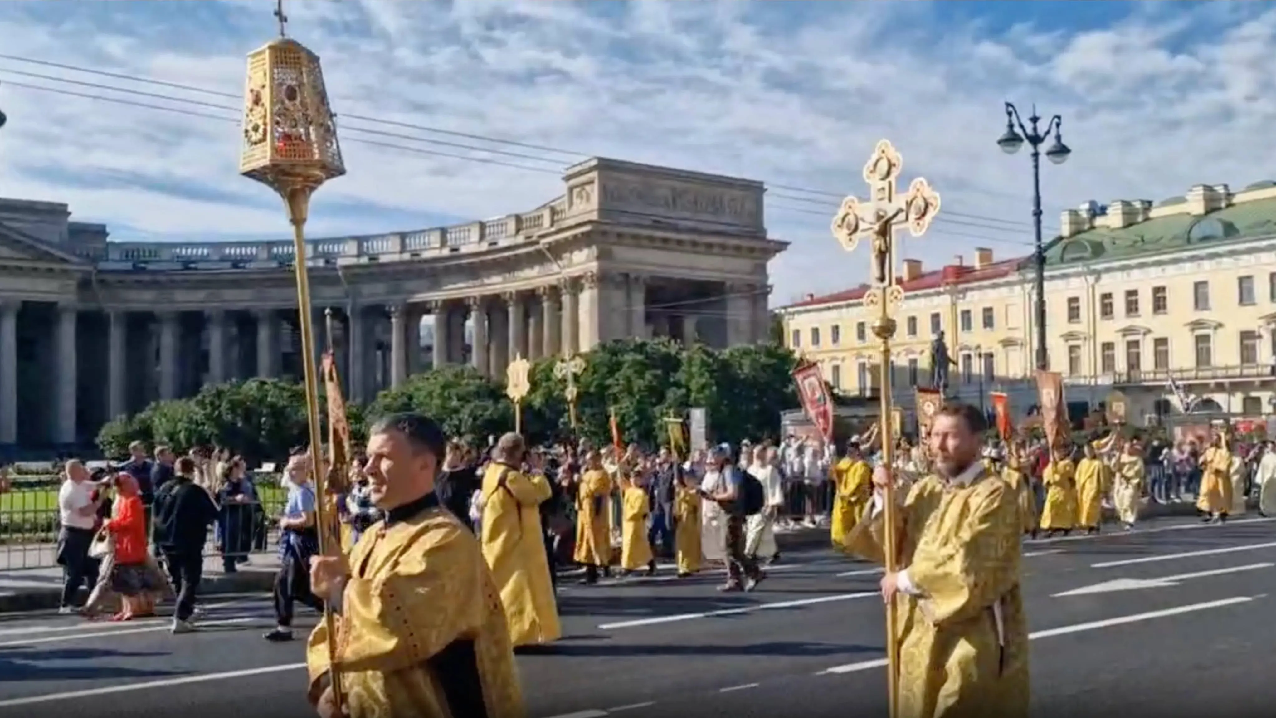В Петербурге стартовал крестный ход в день памяти Александра Невского