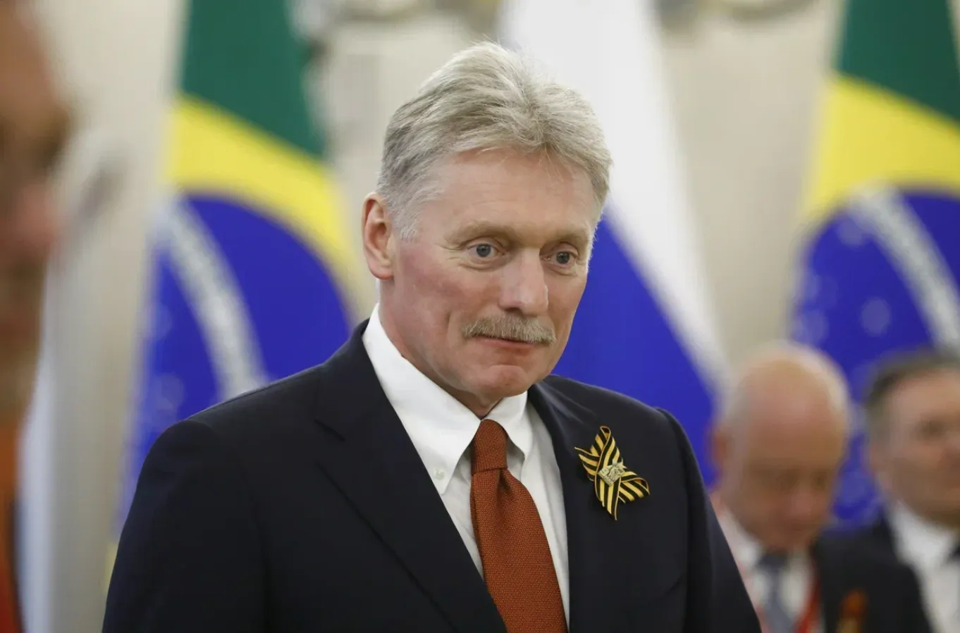 «Не ваше это дело»: Песков рассказал, как украинцы «шипели» на него за георгиевскую ленточку
