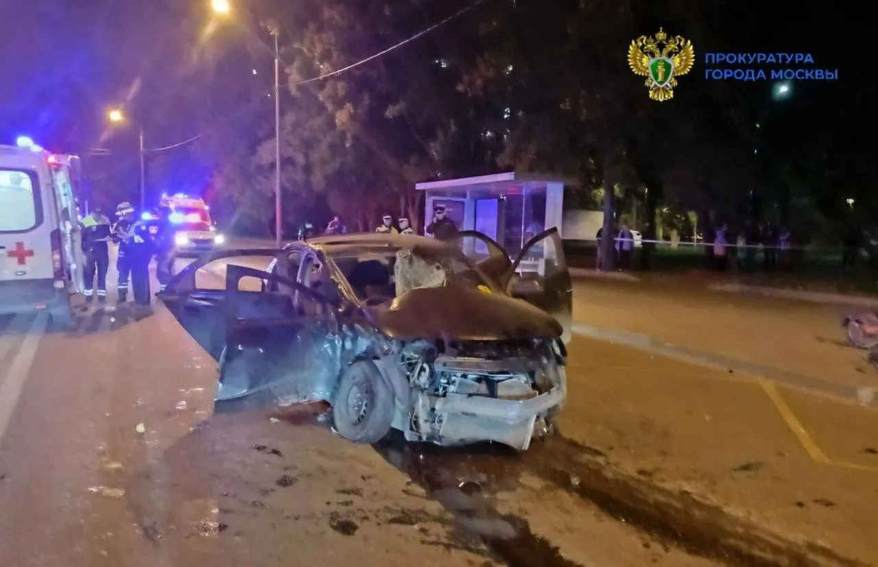 В аварии с BMW на Прибрежном проезде в Москве погибла 63-летняя пассажирка
