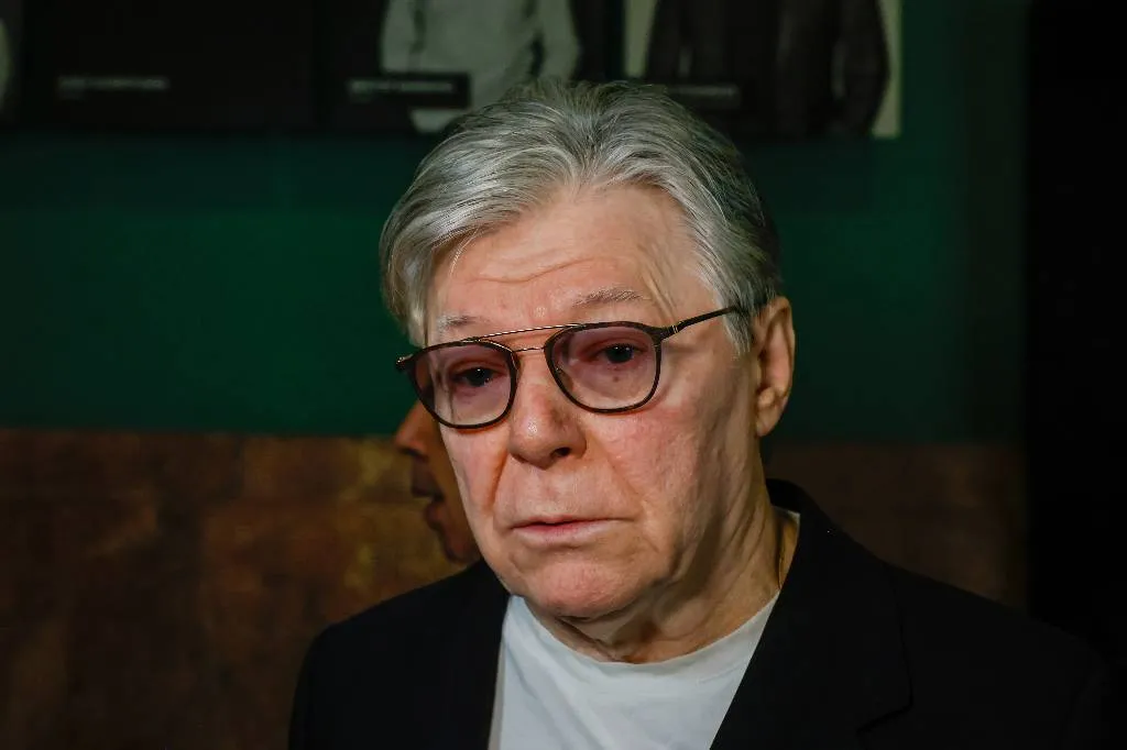 Актёр Александр Збруев заявил, что временно не выходит на сцену