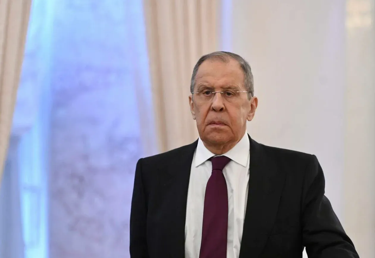 Глава МИД Южной Кореи попросил Лаврова защитить интересы южнокорейских компаний